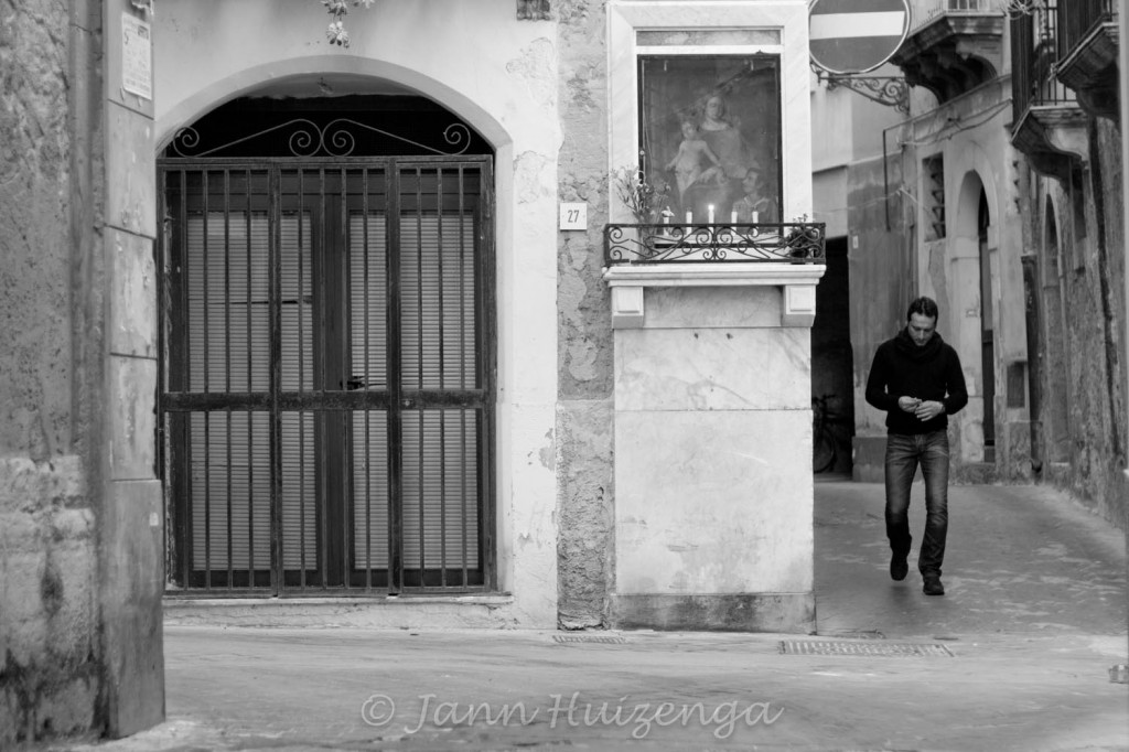 Street Corner, Siracusa, Sicily, copyright Jann Huizenga