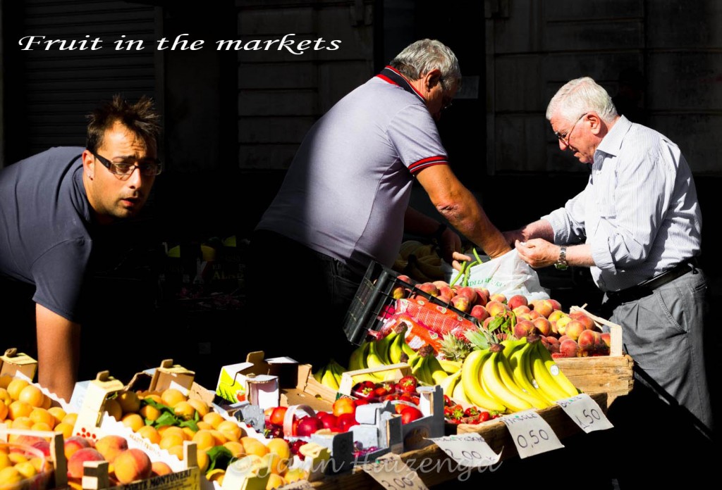 Fruit market in Vizzini, Sicily, copyright Jann Huizenga