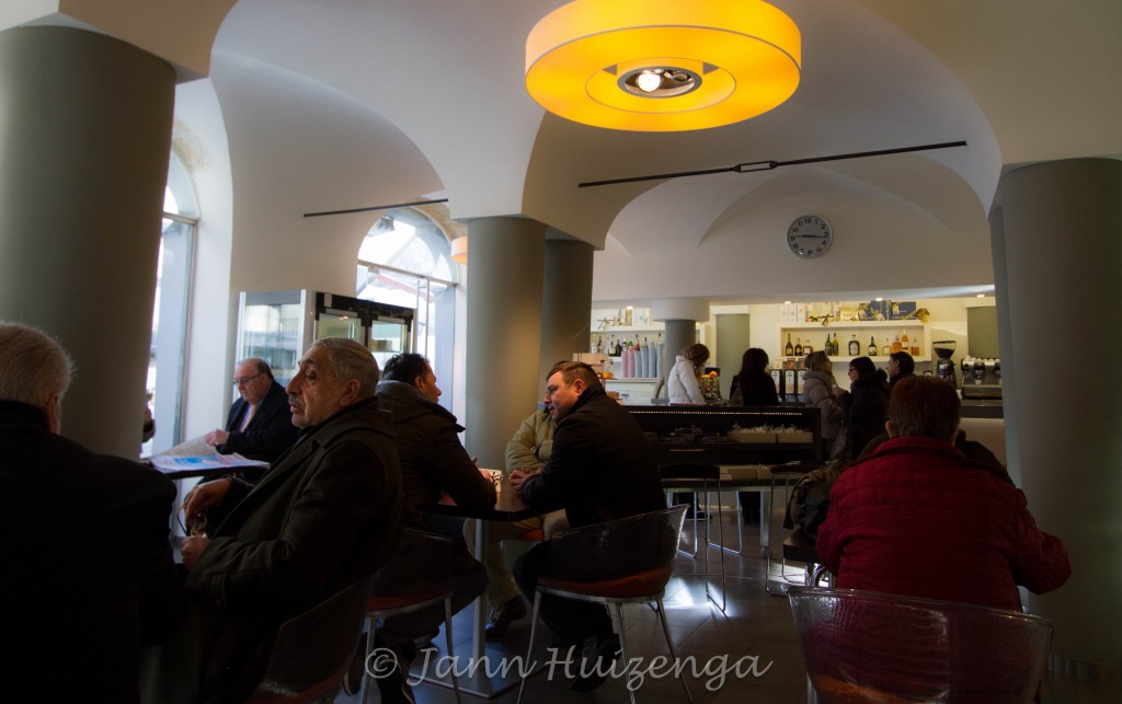 Caffe Italia, Ragusa, Italy, copyright Jann Huizenga