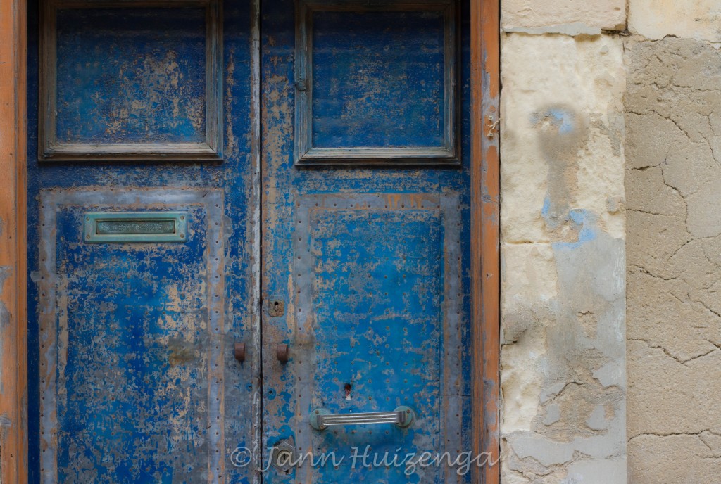 Tin-faced door in Sicily, copyright Jann Huizenga