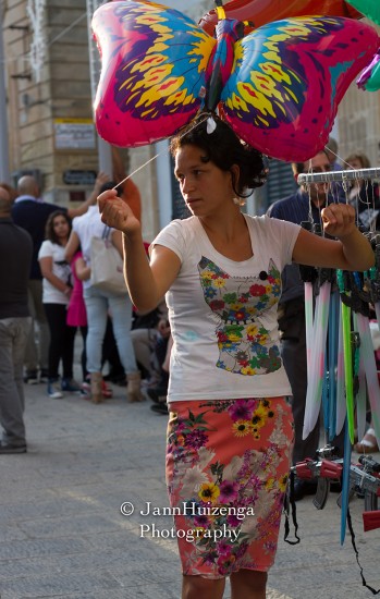 Balloon vendor, Sicily, copyright Jann Huizenga